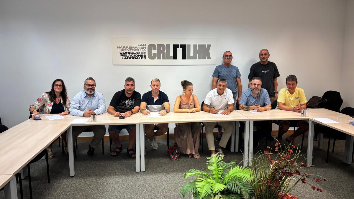 Firma del convenio del transporte de mercancias por carretera de Bizkaia en en CRL