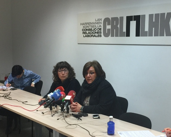 Loli García y Mari Cruz Vicente comparecen ante los medios de comunicación tras la firma