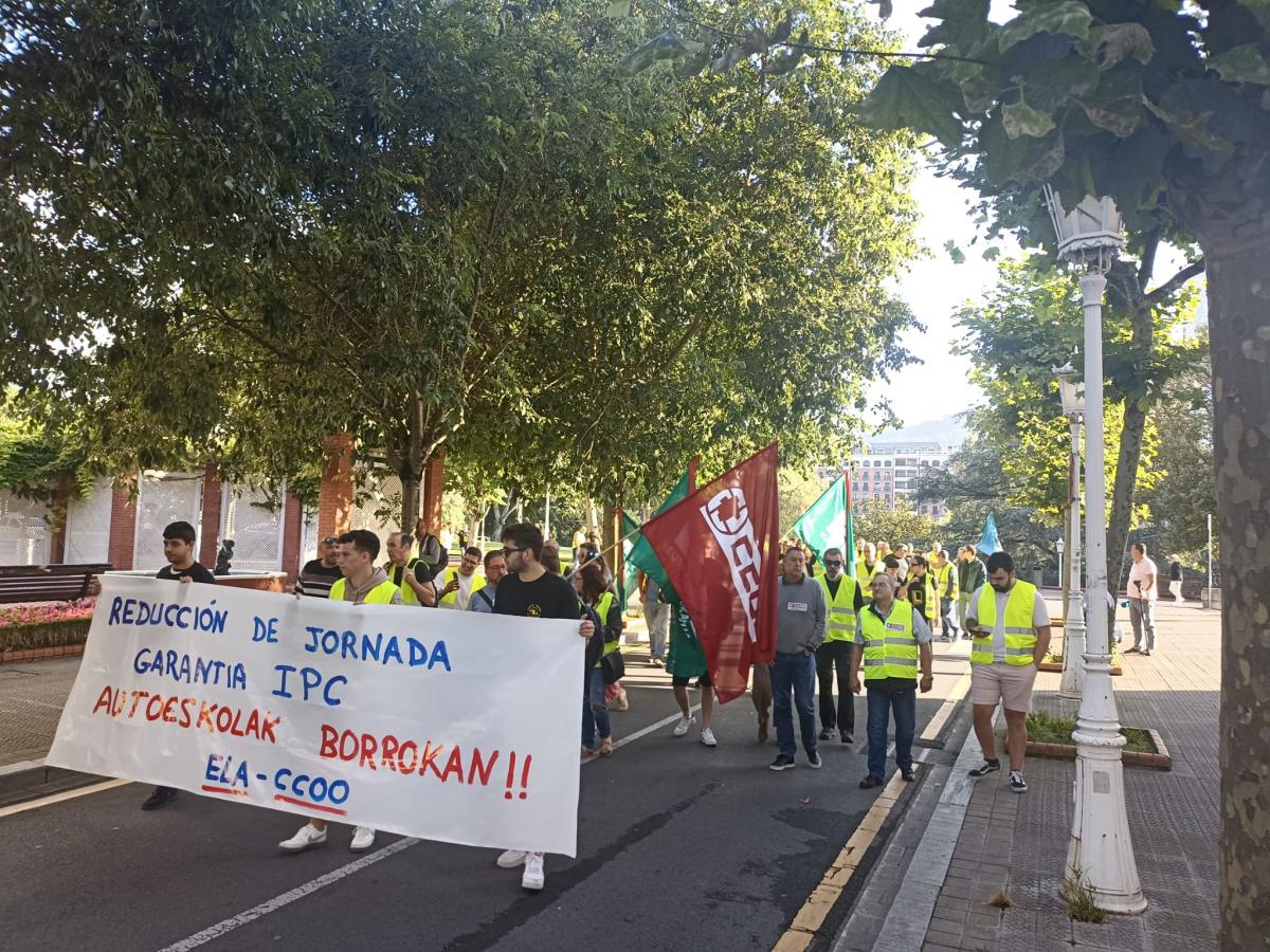 Manifestacin realizada en Bilbao el primer da de huelga de las autoescuelas.